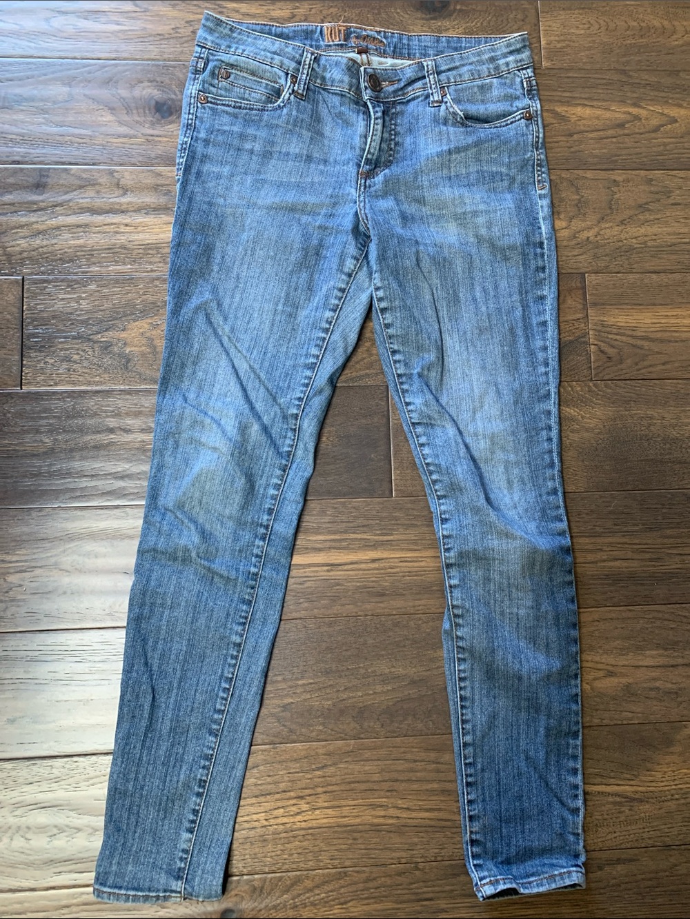 Stylish Women’s Kut from the Kloth Light Blue Skinny Jeans.Pre-owned. Size:6.